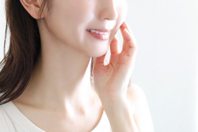女性の口元